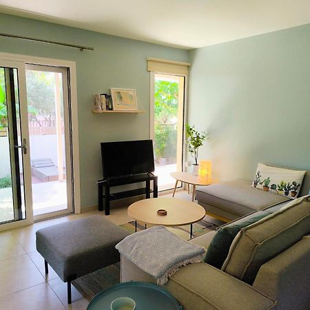 Seaside Jacaranda Apartment Скиниас Екстериор снимка
