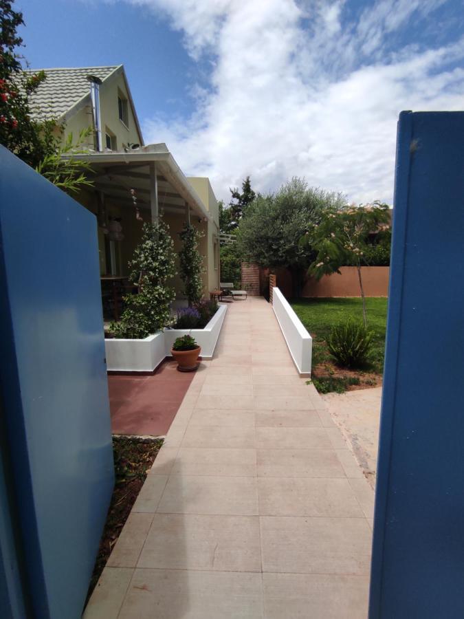 Seaside Jacaranda Apartment Скиниас Екстериор снимка