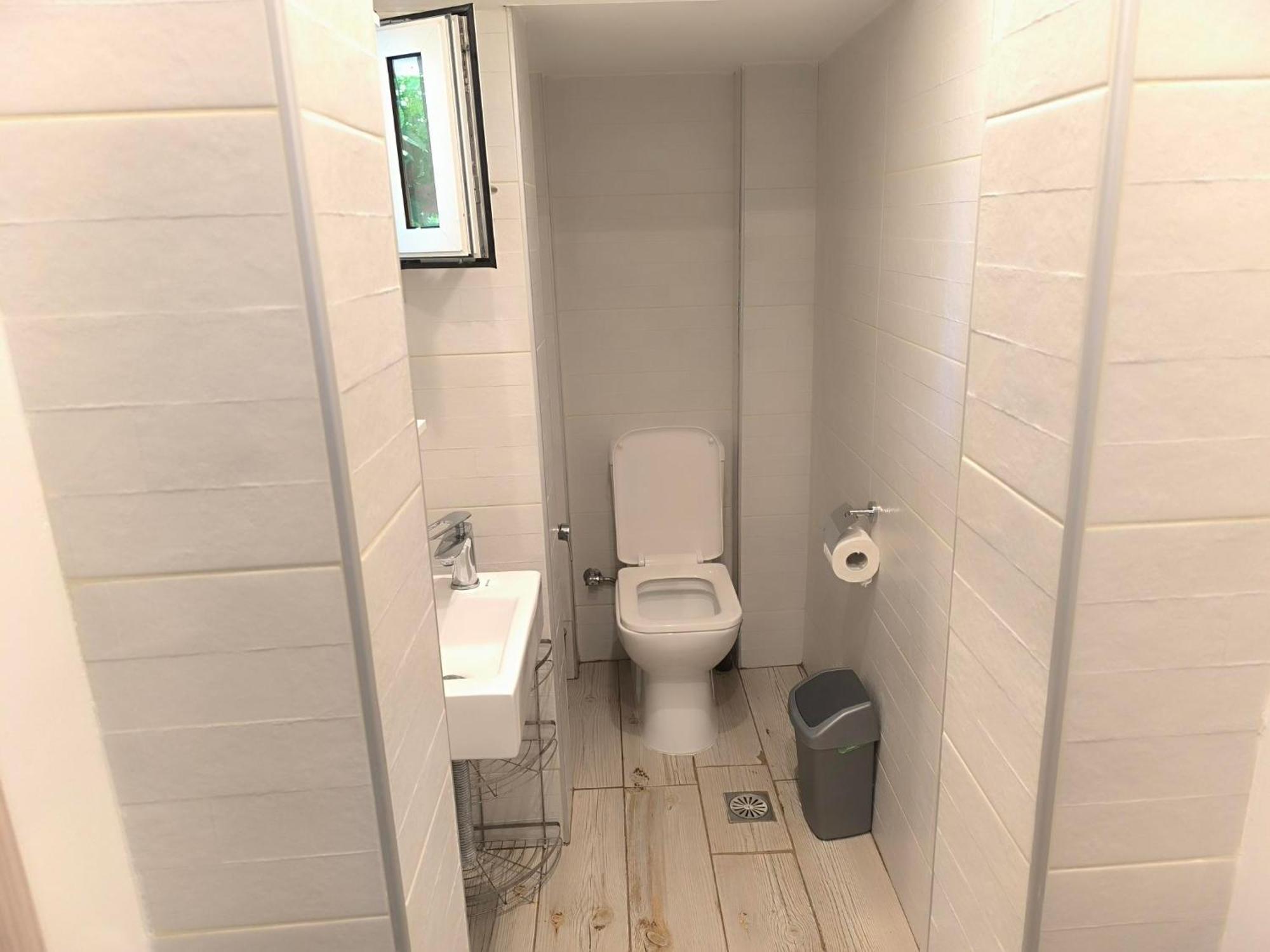 Seaside Jacaranda Apartment Скиниас Екстериор снимка