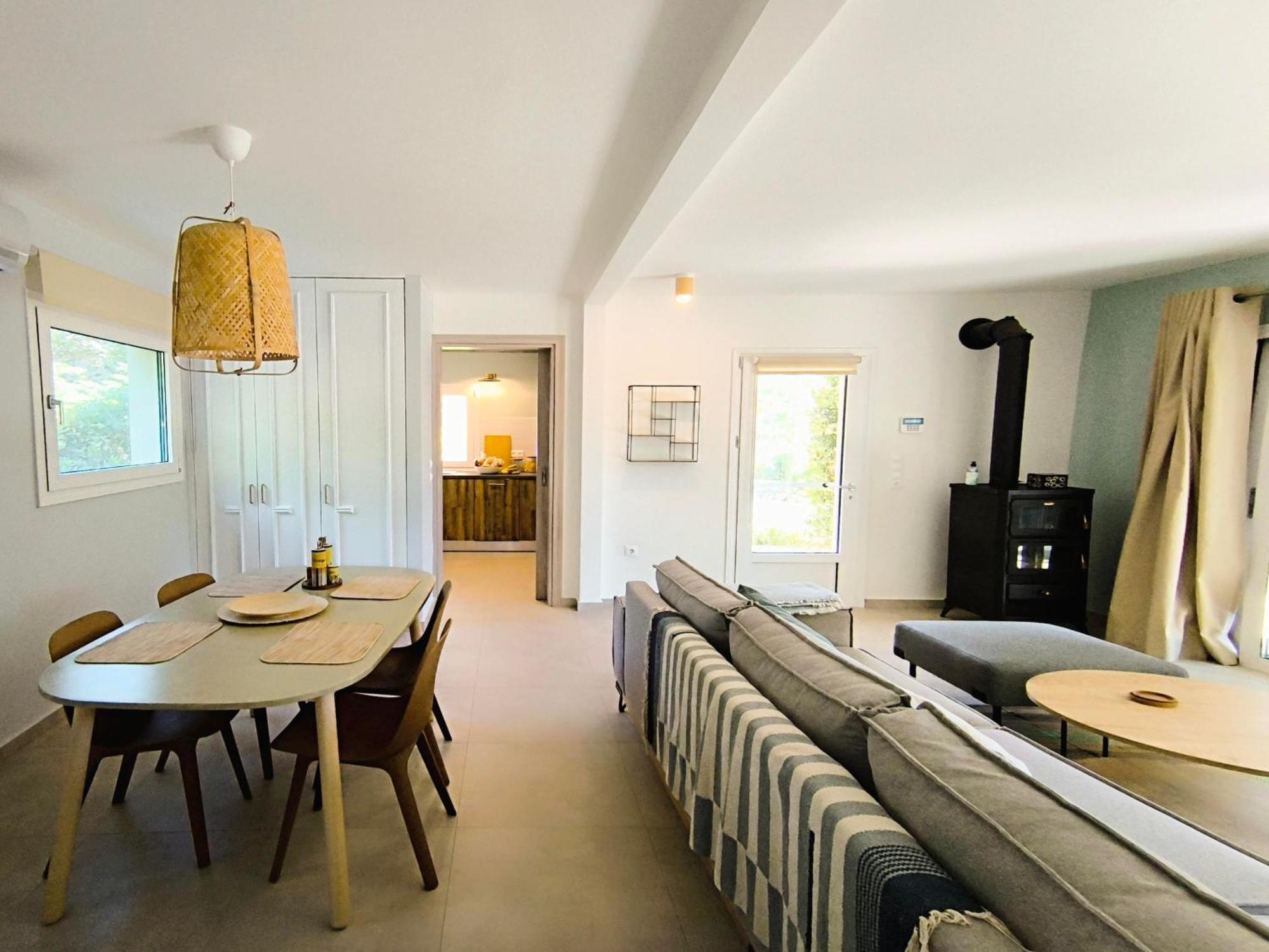 Seaside Jacaranda Apartment Скиниас Екстериор снимка