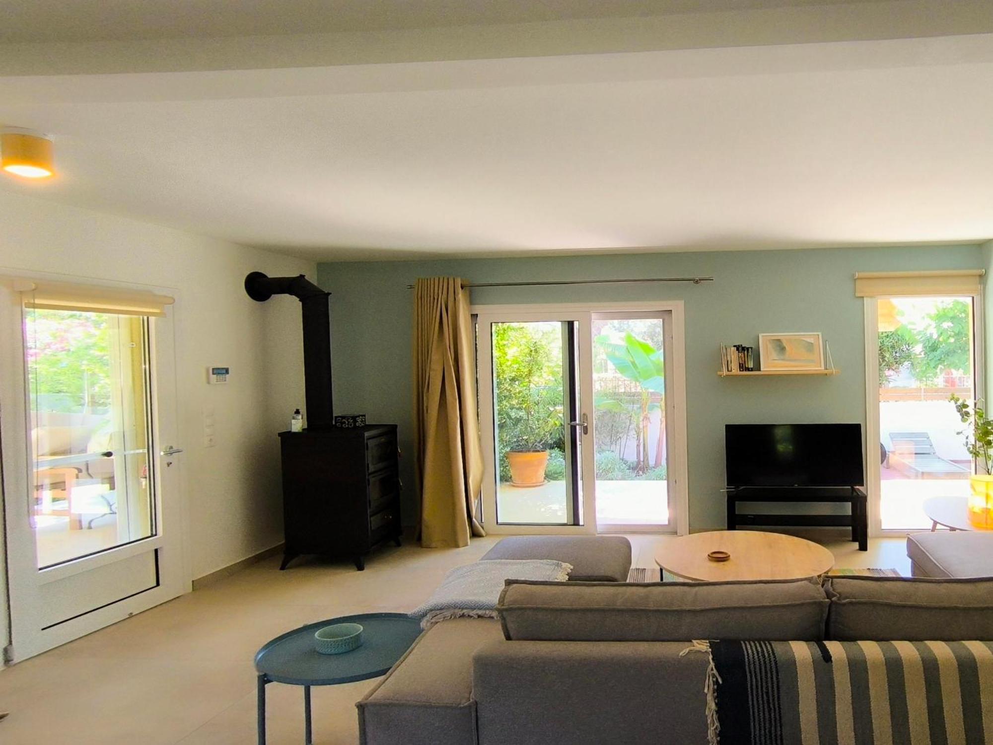 Seaside Jacaranda Apartment Скиниас Екстериор снимка